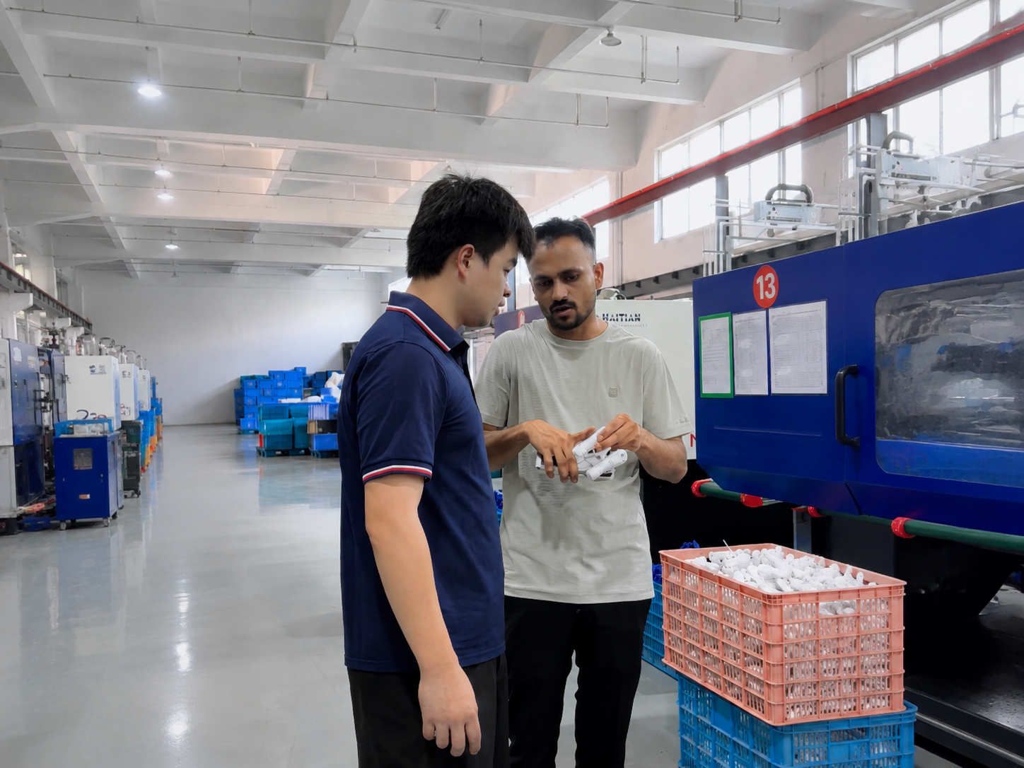 Indian customer Vishal visits Shuntai Hardware sample showroom for OEM hand tool cooperation