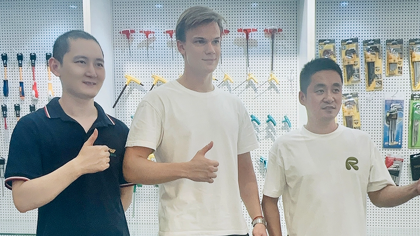 Russian Customer Visit Shuntai Factory for Hand Tools Cooperation