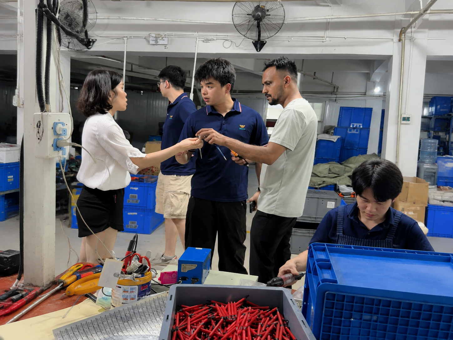 Indian customer Vishal visits Shuntai Hardware sample showroom for OEM hand tool cooperation