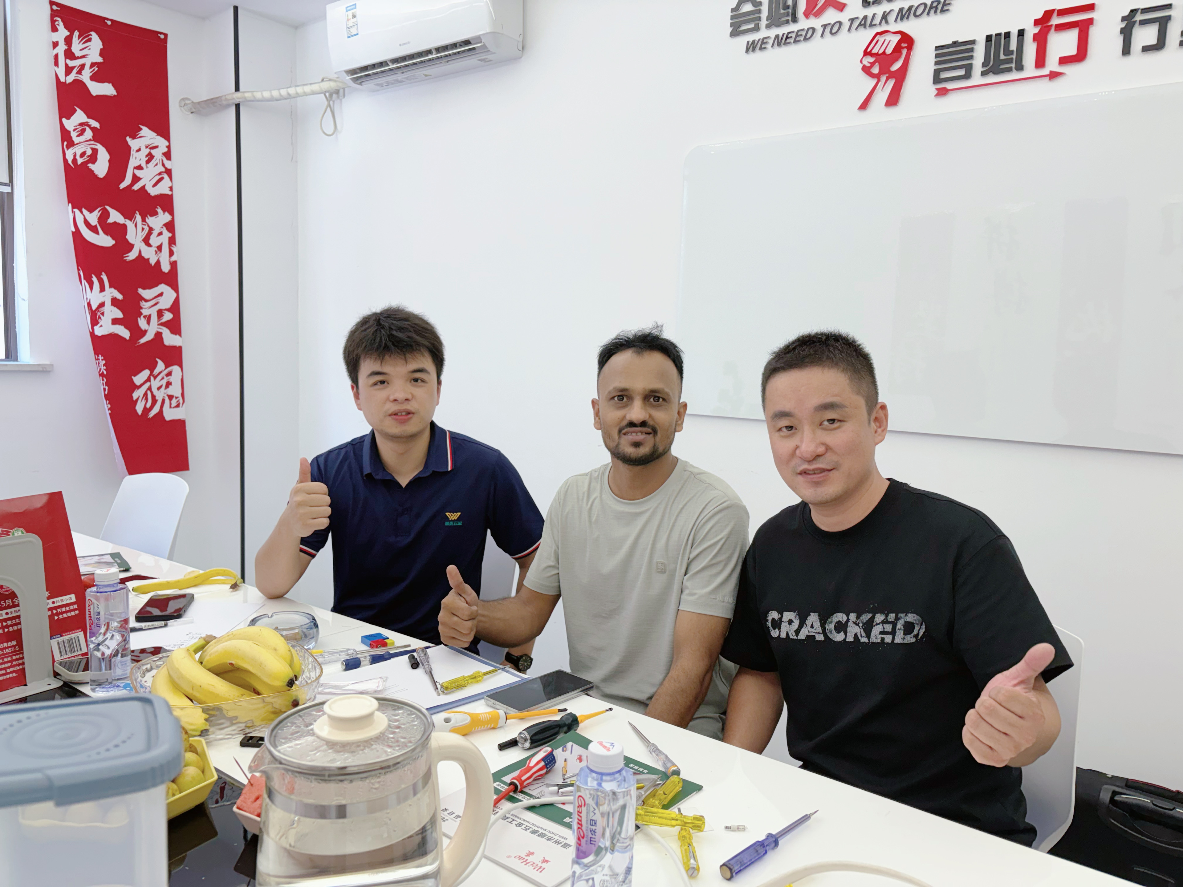 Indian customer Vishal visits Shuntai Hardware sample showroom for OEM hand tool cooperation