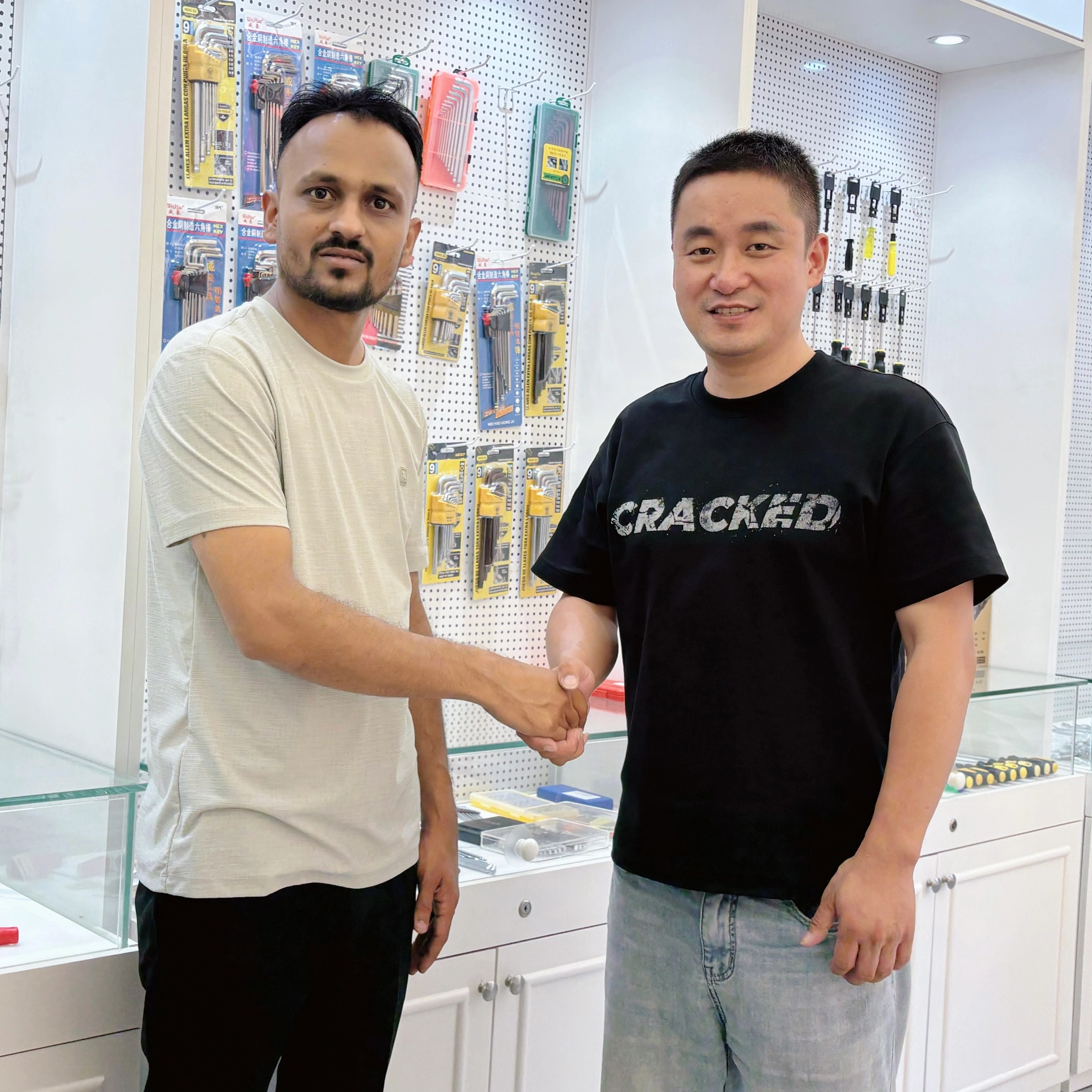 Indian Customer Vishal Visits Shuntai Hardware Factory for OEM Hand Tool Cooperation