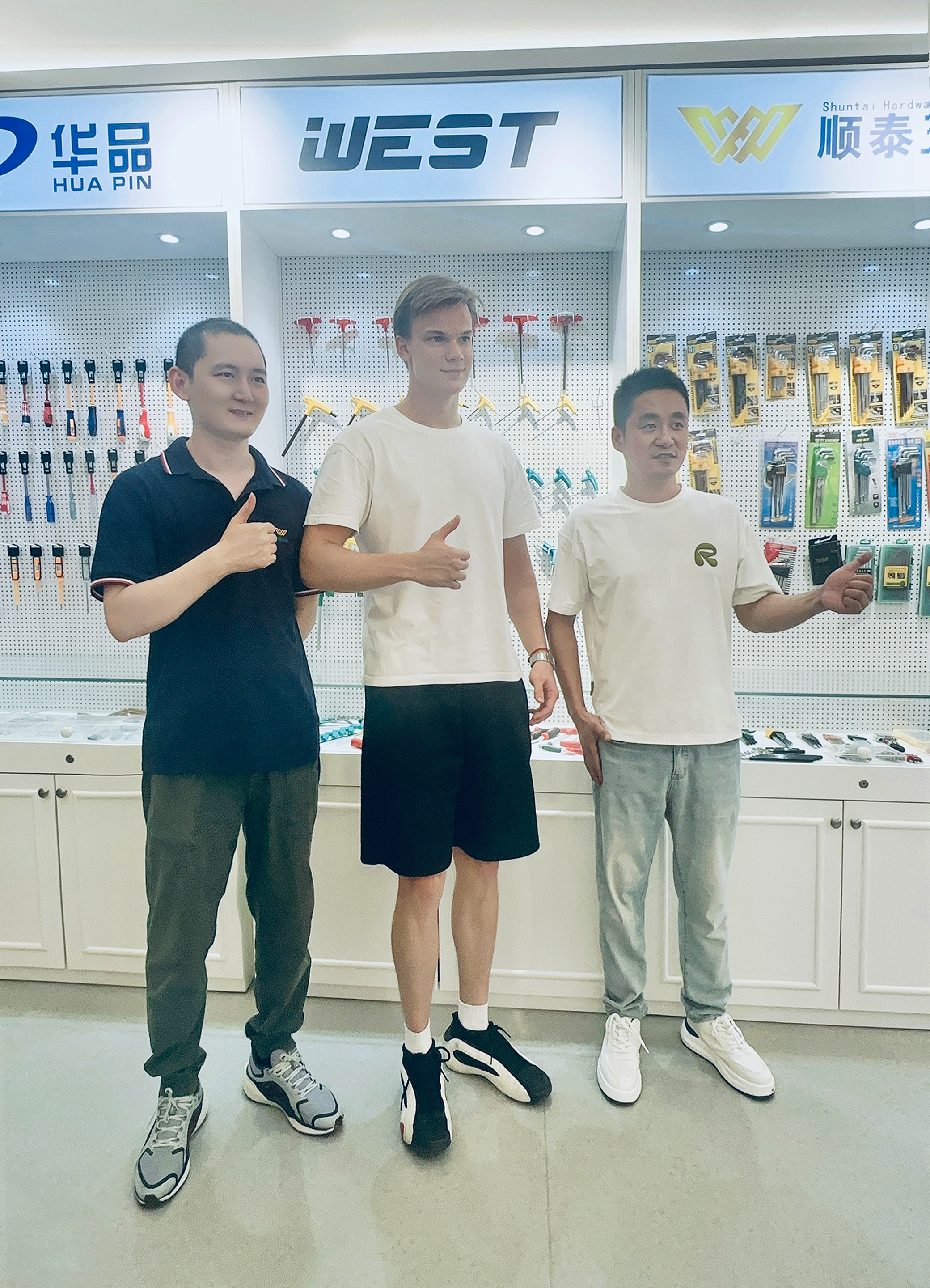 Russian Customer Visit Shuntai Factory for Hand Tools Cooperation